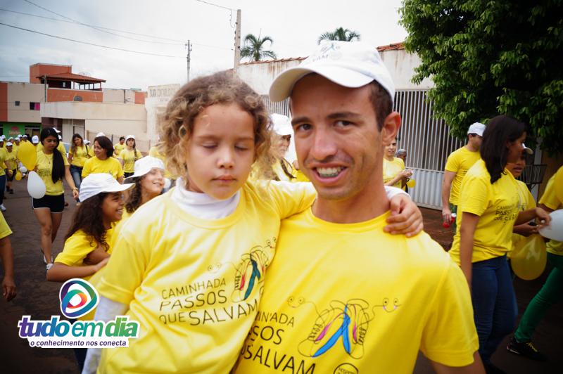 Capinópolis dá show de solidariedade na caminhada “Passos que Salvam”