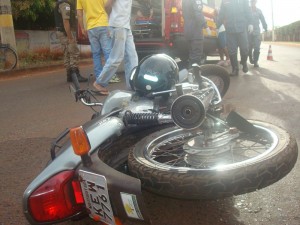 Condutor da motocicleta ficou ferido