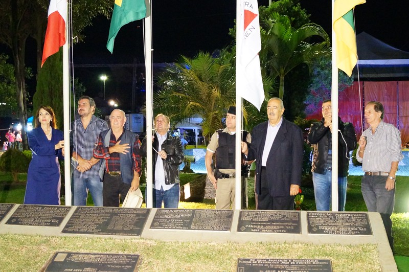 Autoridades estavam presente na abertura ofical da Expocap