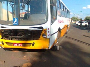 Ônibus arrastou o ciclista por cerca de 20 metros