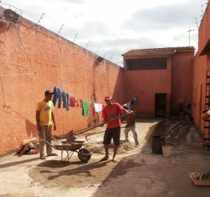 Trabalhadores durante a reforma