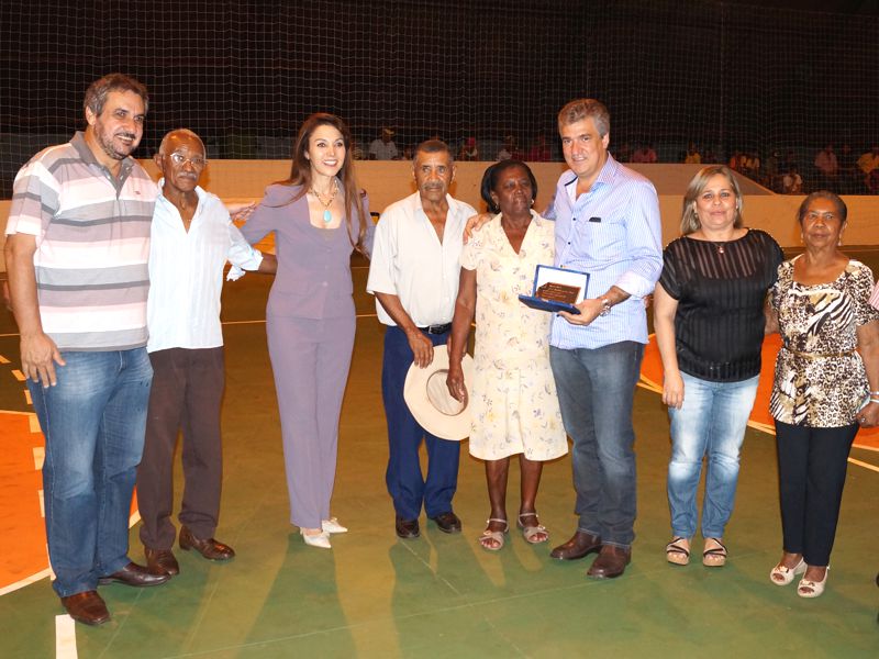 Grupo"Conviver" homenageia deputado Zé Maia