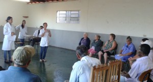 Queli Cristina durante palestra