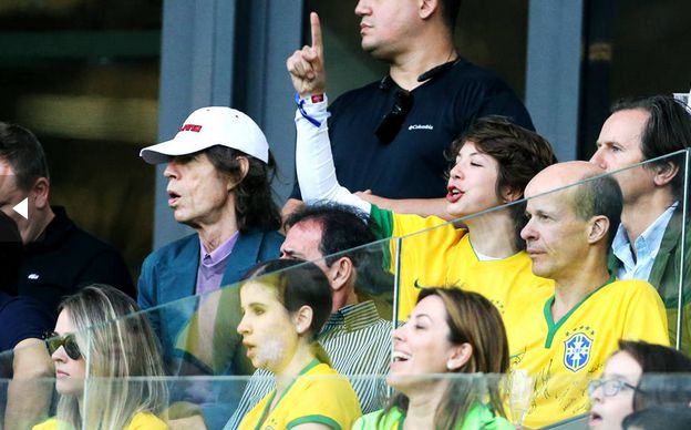 Mick Jagger e seu filho Lucas assistindo ao jogo Brasil x Alemanha 