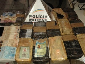 Droga estava escondida no tanque de combustível (Foto: Polícia Militar/Divulgação)