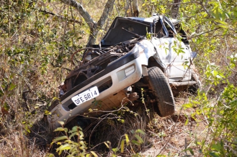 Veículo ficou totalmente destruído