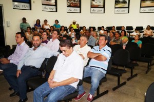 Dezenas de funcionários públicos estiveram presente