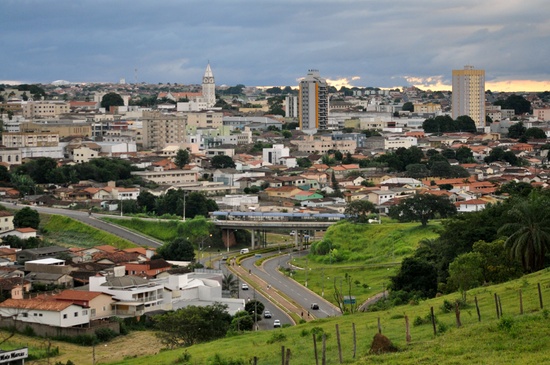 Empregada chamada de 'negra preguiçosa' será indenizada em R$ 7 mil por empresa de Araxá