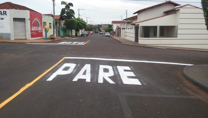 Sinalização na avenida 107 com rua 104 / Foto: Paulo Braga