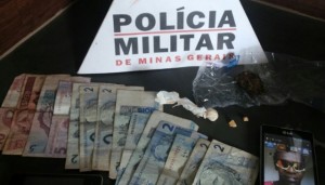 Material apreendido pela Polícia, durante Operação Anti Drogas (Foto: Divulgação / Polícia Militar)