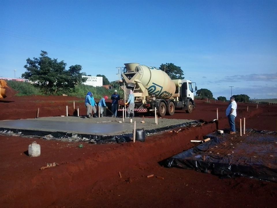 Primeiras casas do Vale dos Sonhos recebem concreto