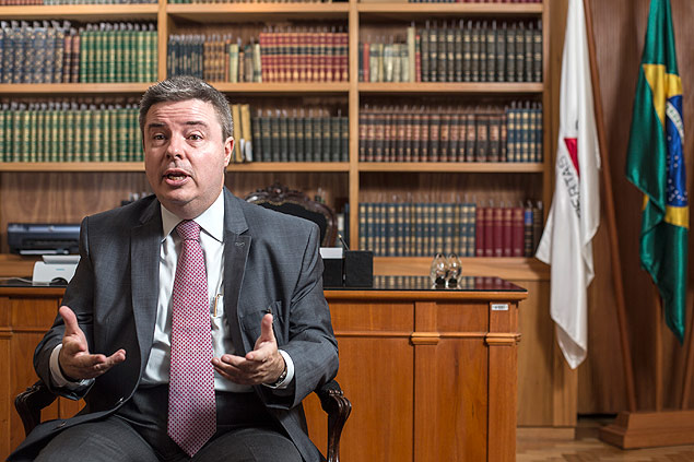 O senador eleito Antonio Anastasia (PSDB) durante entrevista em Belo Horizonte / Bruno Figueiredo-11.dez.2013/ODIN/Folhapress