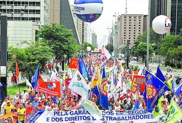 Protesto. Centrais sindicais foram às ruas do país anteontem reclamar contra as recentes medidas