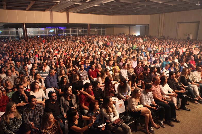 Paralamas do Sucesso levantam o público na abertura da temporada 2015 do Center Shopping Festival