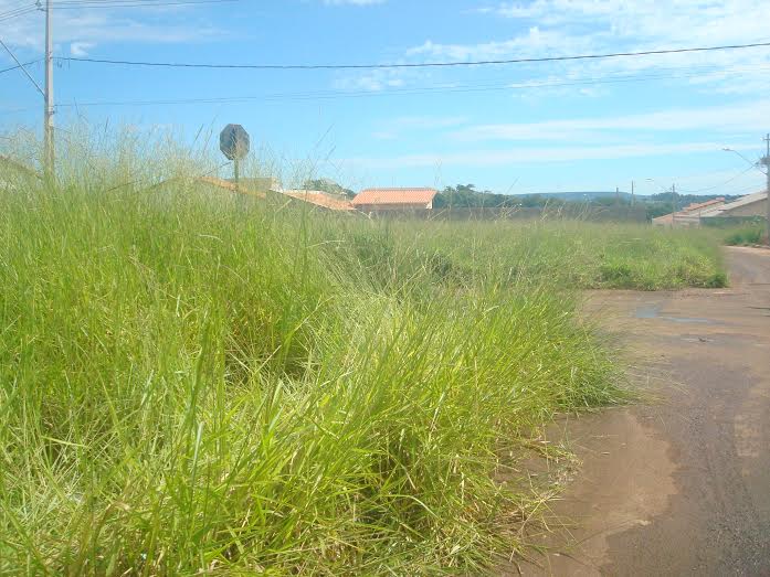 COLISÃO ENTRE VEICULOS DEIXA UMA PESSOA FERIDA NO BAIRRO RESIDENCIAL DRUMMOND