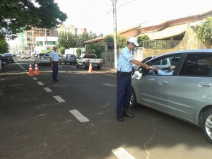 DTTI realiza Blitz educativa no centro da cidade