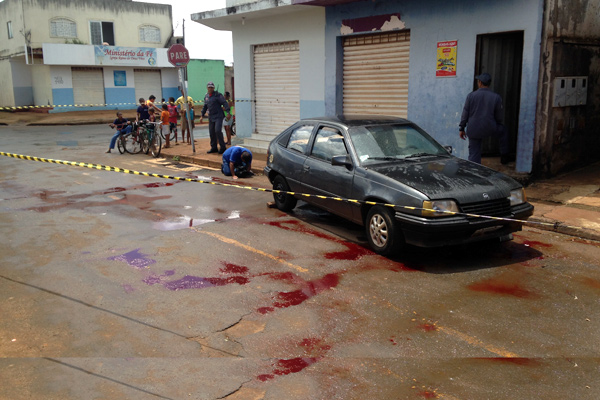 Acidente ocorreu no fim da manhã desta segunda (Foto: Cleiton Borges)