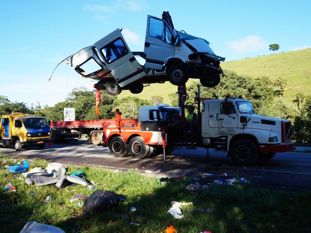 Sete pessoas morreram no acidente em Oliveira (Foto: Marcelo Praxedes/Divulgação)