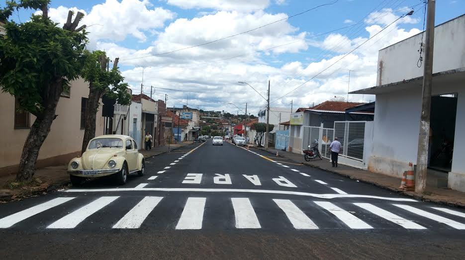 Avenida Nove recebe nova sinalização horizontal de trânsito