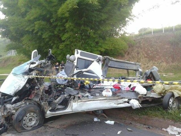 Acidente deixou sete pessoas mortas em Oliveira (Foto: Polícia Rodoviária Federal/Divulgação) 