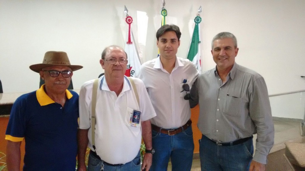 (esq) Lázaro, Sebastião (Governador distrital do Rotary), Jean e Miguel