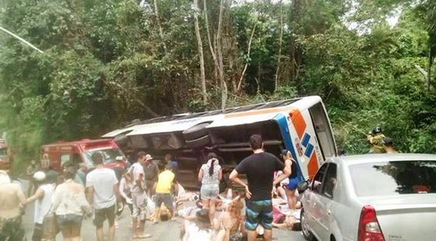 O acidente aconteceu em um local conhecido como'Morro do Deus Me Livre', na estrada que liga o Centro a Trindade (Foto: Reprodução/Globo News)