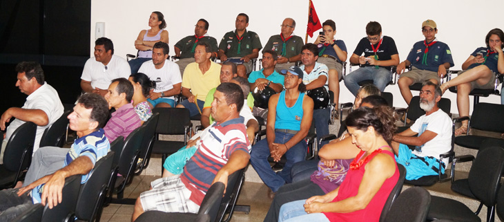 Servidores do Município acompanharam a aprovação do Projeto de Lei 1.760/2015 durante a reunião da Câmara Municipal 