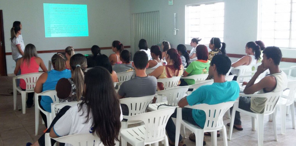 Doenças sexualmente transmissíveis é tema de palestra em empresa 