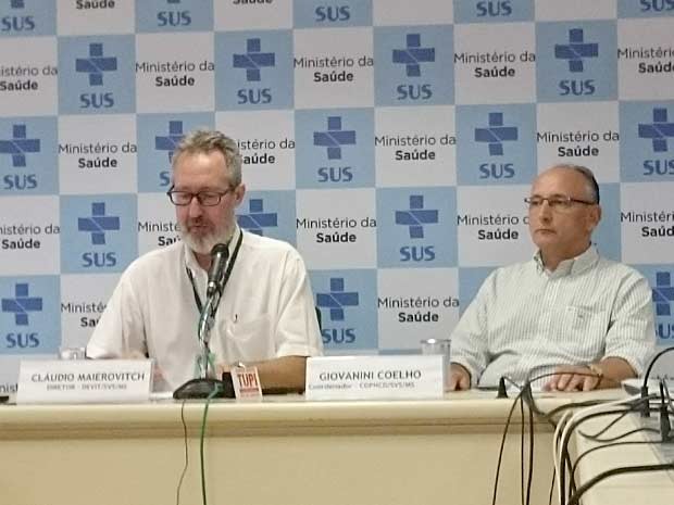 O diretor do Departamento de Vigilância de Doenças Transmissíveis, Cláudio Maierovitch, e o coordenador do Programa Nacional de Controle de Dengue, Giovanni Coelho (Foto: Mateus Rodrigues/G1)