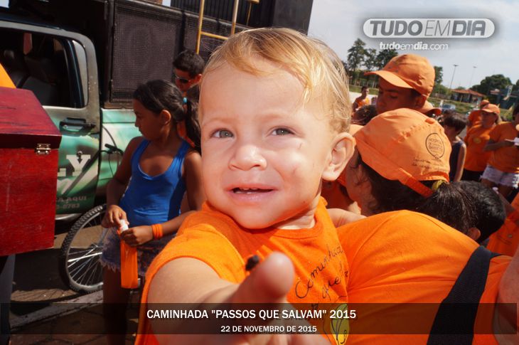Capinópolis laranja durante a edição 2015 da “Caminhada passos que Salvam”