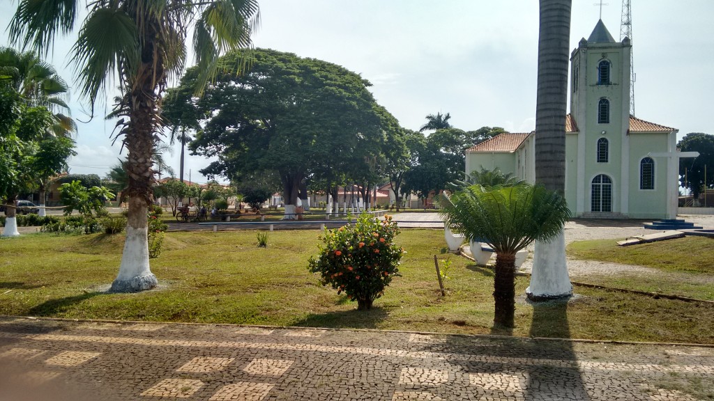 Praça central em Ipiaçu