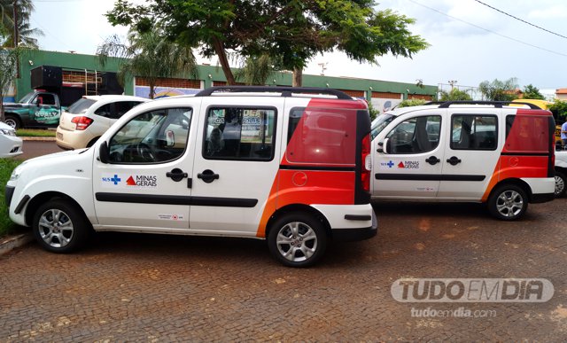 Dois Fiat Doblo