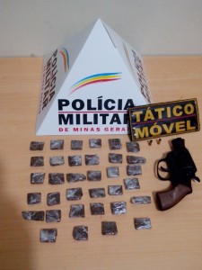 Arma de fogo e substância análoga à maconha