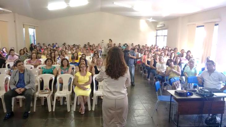  Profissionais da Educação participam de Encontro em Capinópolis