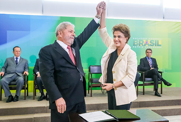 A presidente Dilma Rousseff empossa o ex-presidente Lula como ministro da Casa Civil