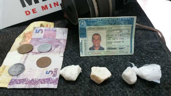 PM desarticula ponto de venda de drogas em Ituiutaba