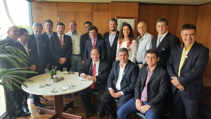 Prefeitos em Brasília acompanham lançamento de programa habitacional
