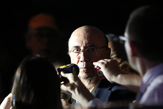 Henrique Meirelles dá entrevista após encontro com Michel Temer, no Palácio do Jaburu