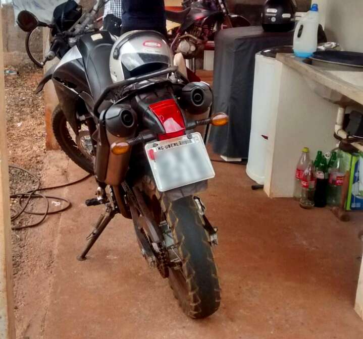 PM encontra moto roubada em Uberlândia com receptador em Capinópolis