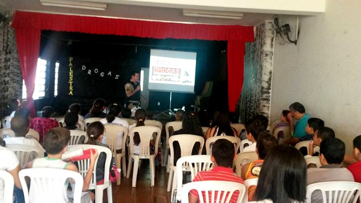 PM realiza palestra antidrogas na Escola Vicente de Paula Fontoura em Capinópolis