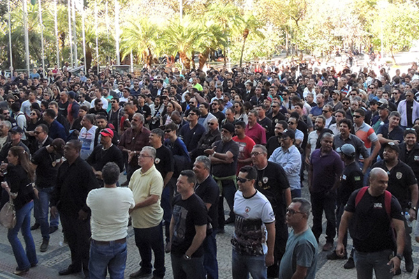 A paralisação afeta o serviço de, aproximadamente, 300 servidores da comarca de Uberlândia (Foto: Sindpol/Divulgação)