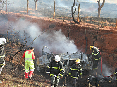 Quatro pessoas da mesma família morrem carbonizadas em acidente entre Uberlândia e Uberaba