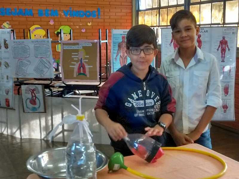  Feira de Ciência é realizada com sucesso na Escola Governador Juscelino em Capinópolis
