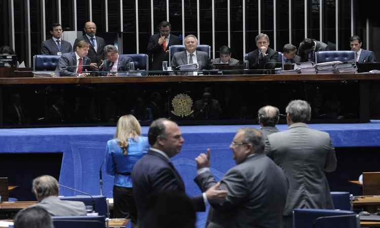 Senado aprova PEC do Teto de Gastos por 53 a 16 votos