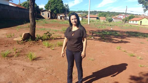 Neide Martins no local onde foi a praça do bairro São João