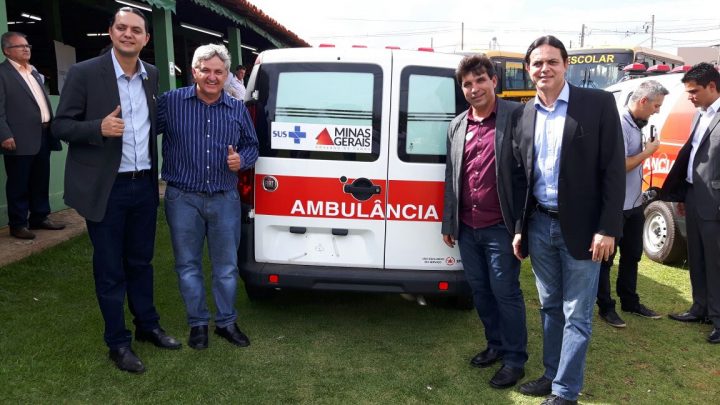 Capinópolis recebe um ônibus e duas ambulâncias por meio de emendas parlamentares