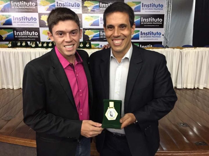 Vereador Daniel é agraciado com medalha Ulysses Guimarães