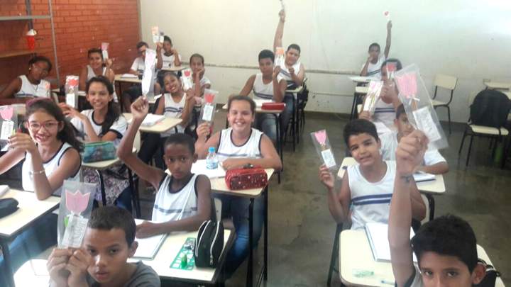  Dia da mulher é celebrado por alunos da Escola Governador Juscelino em Capinópolis