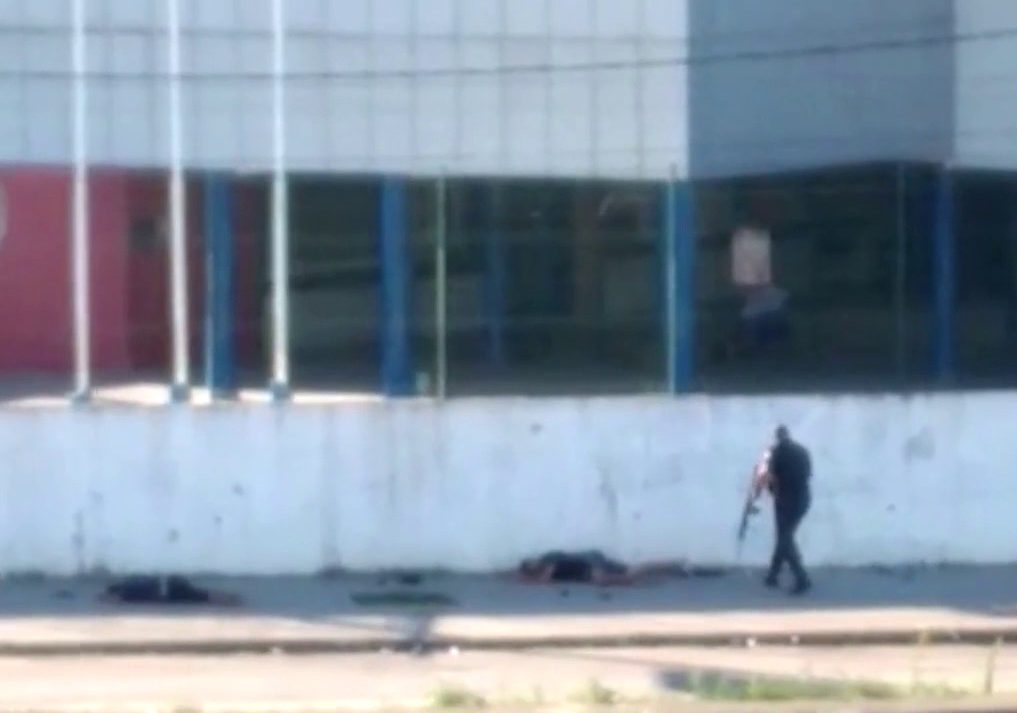 Vídeo flagra policiais militares executando dois homens no Rio de Janeiro