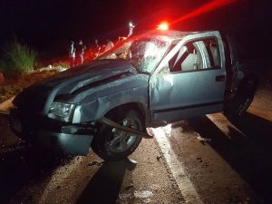 Motorista morre e passageira fica ferida em acidente em Monte Alegre de Minas (Foto: PRF/Divulgação)